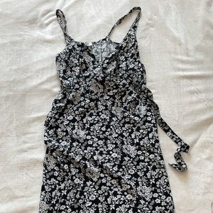 HOLLISTER size S black & white floral print